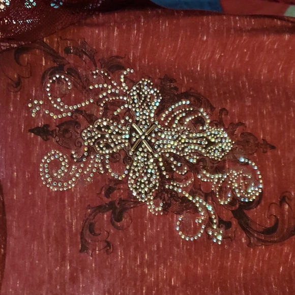 Cute maroon top. Size S by Angeles and Diamonds - Picture 3 of 4